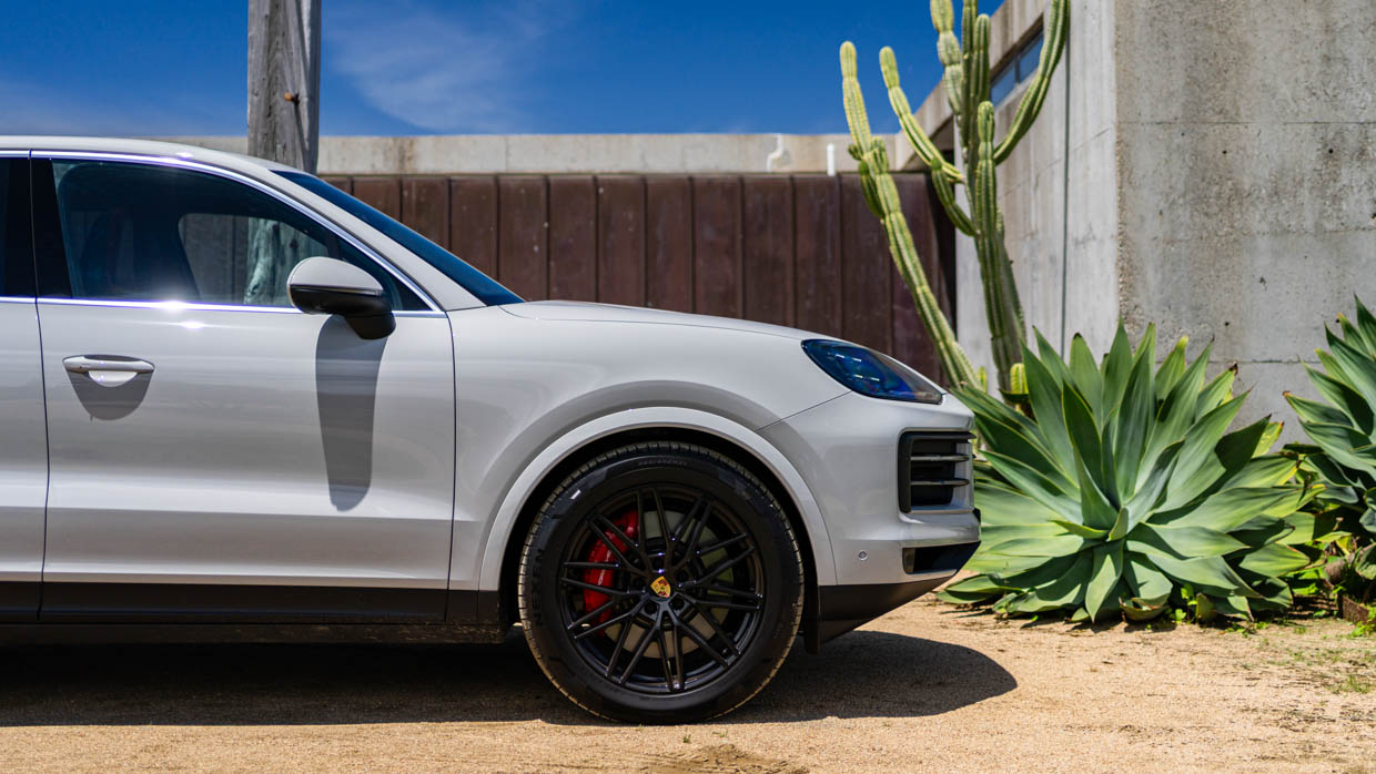 Porsche Cayenne S 2024 front section