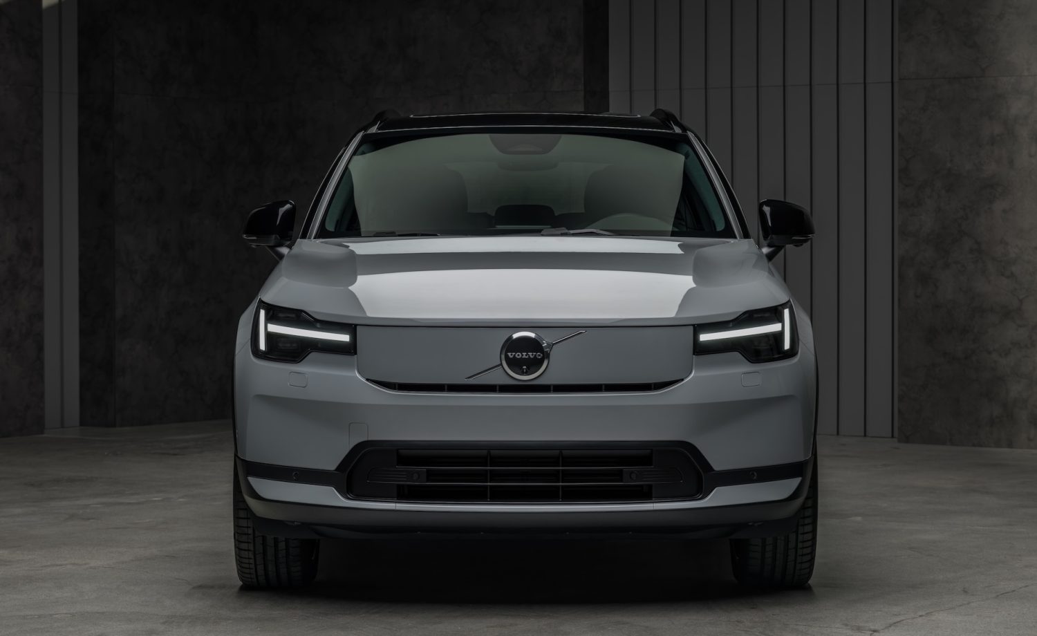 Volvo XC40 and EX40 updated: new look, new tech for popular luxury small SUV
