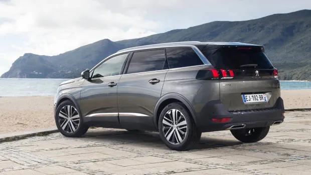 2018 Peugeot 5008 GT brown rear