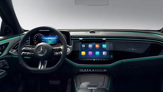 2023 Mercedes-Benz E-Class superscreen wide shot green ambient light