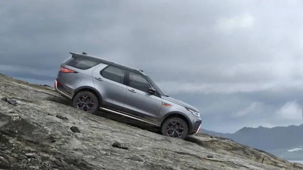 2018 Land Rover Discovery SVX side