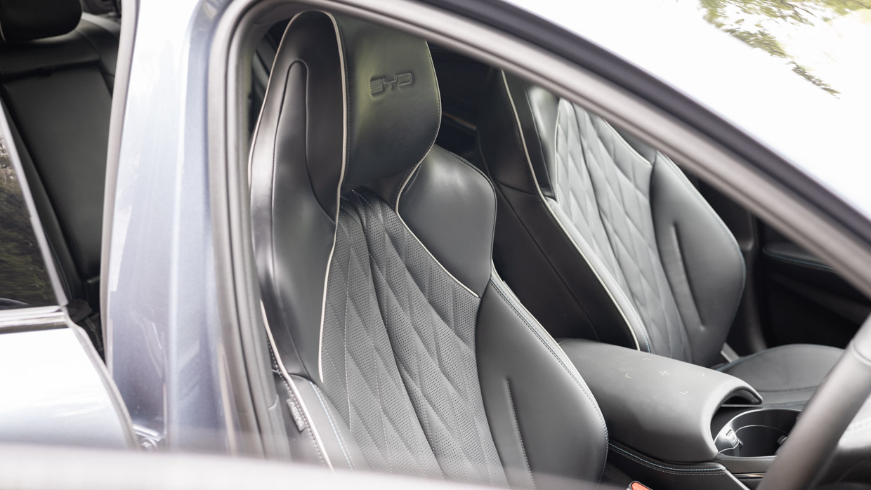 BYD Seal Performance 2024 thaumas black seats