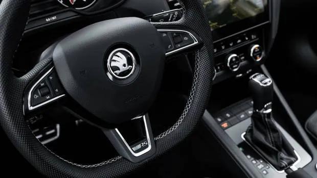 2017 Skoda Octavia RS steering wheel