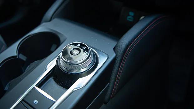 Ford Escape ST-Line 2021 gear shifter