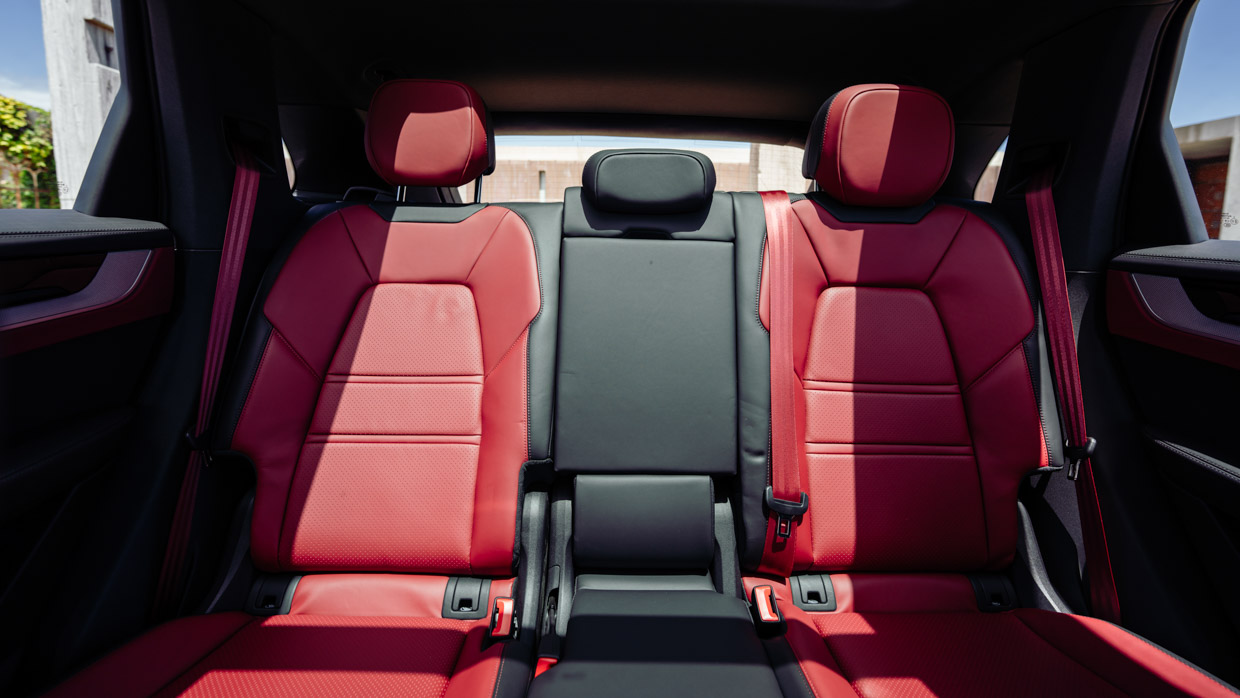 Porsche Cayenne S 2024 interior rear seats