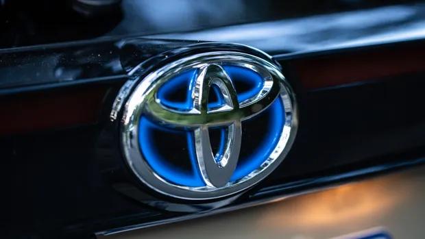 Toyota Yaris Cross GXL Hybrid AWD 2022 badge