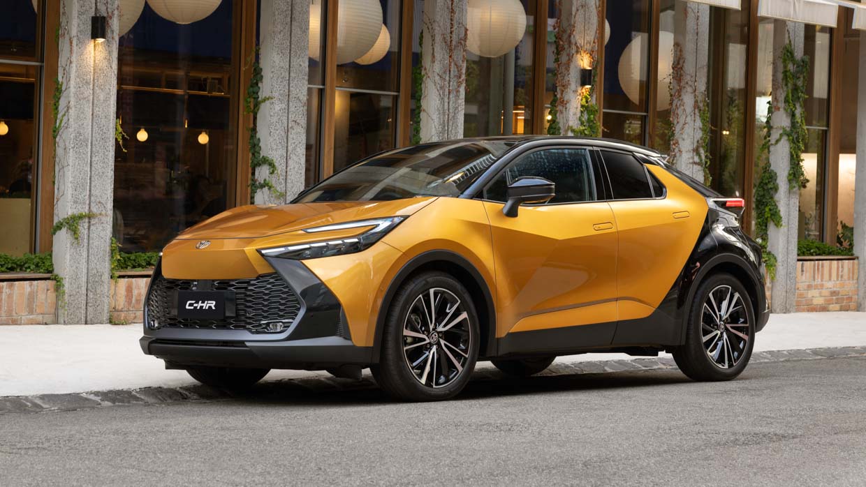 Toyota C-HR 2024 Koba front 3/4 city