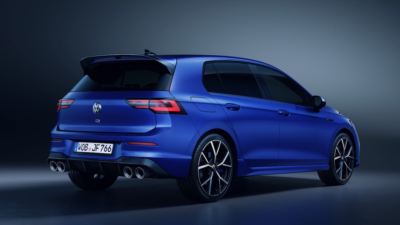 2022 Volkswagen Golf R revealed, packing 235kW and drift mode