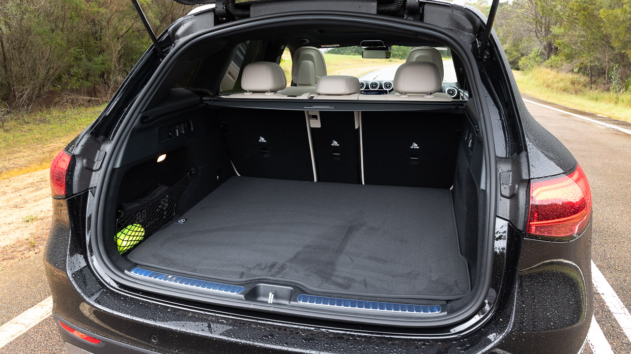 Mercedes-Benz GLC 200 2025 interior boot