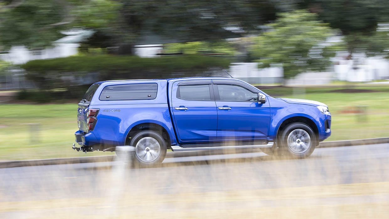 Isuzu D-Max LS-U+ Tour Mate 2025 driving 2