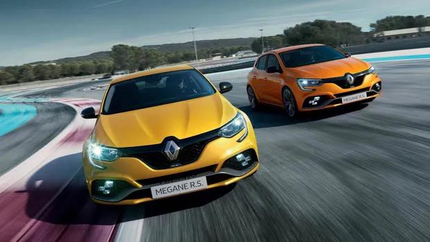 Two Renault Megane R.S Trophy on track