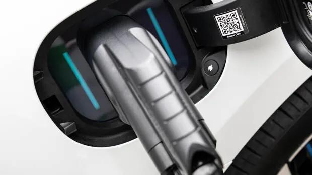 Mercedes-Benz EQE charge port