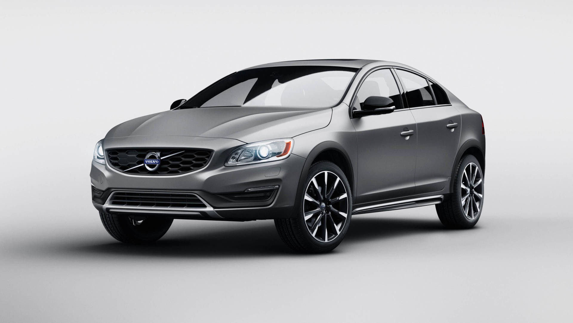 Volvo's S60 Cross Country hits Detroit, traverses fields