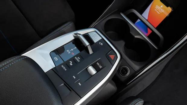 2022 BMW AT control panel