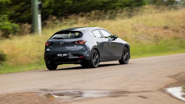 Mazda 3 G25 Evolve SP 2022 rear 3/4