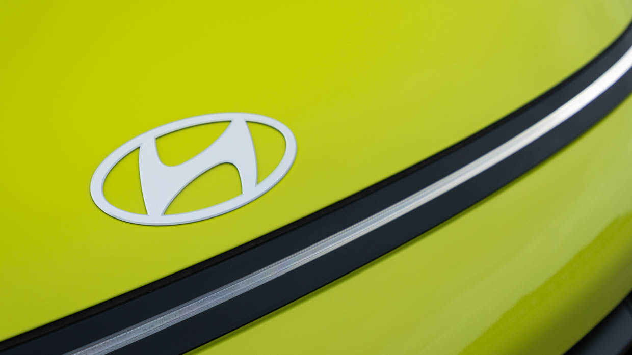 2024 Hyundai Kona Hybrid N-Line front badge and LED light bar shot