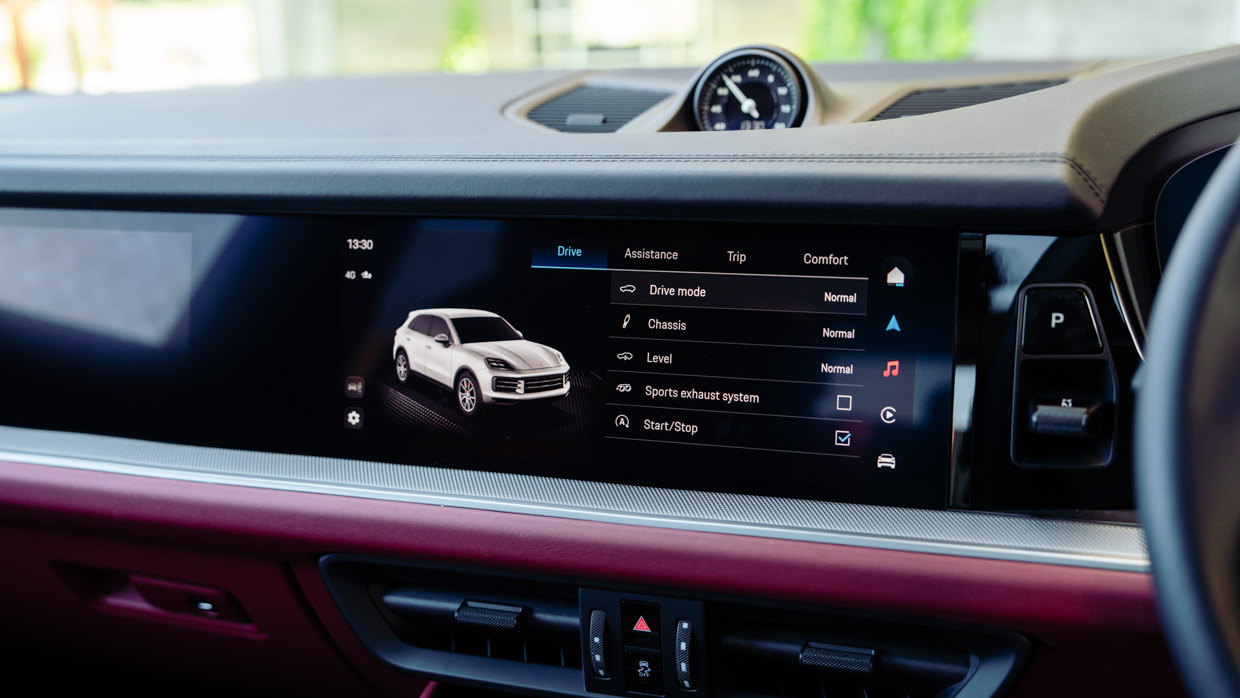 Porsche Cayenne S 2024 interior multimedia screen