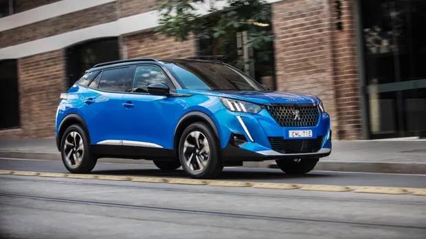 Peugeot 2008 GT 2021 front driving