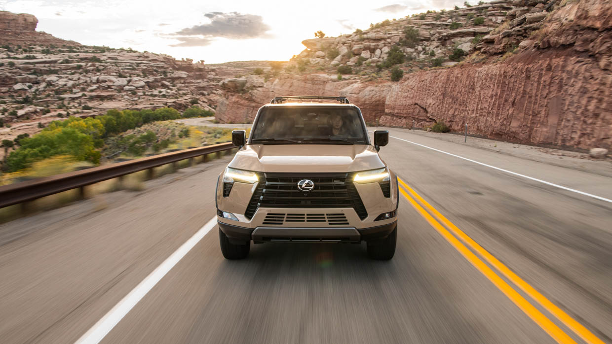 Lexus GX550 Overtrail (US) 2024 driving front