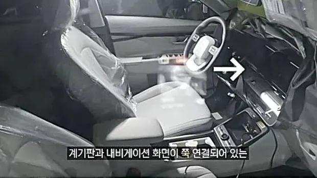 Hyundai Kona 2023: next-generation interior spotted in spy shots