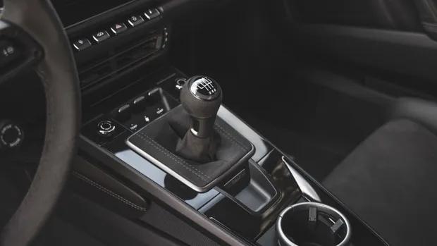 Porsche 911 Carrera T 2023 manual shifter