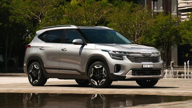 Kia Seltos GT Line 2023 front 3/4
