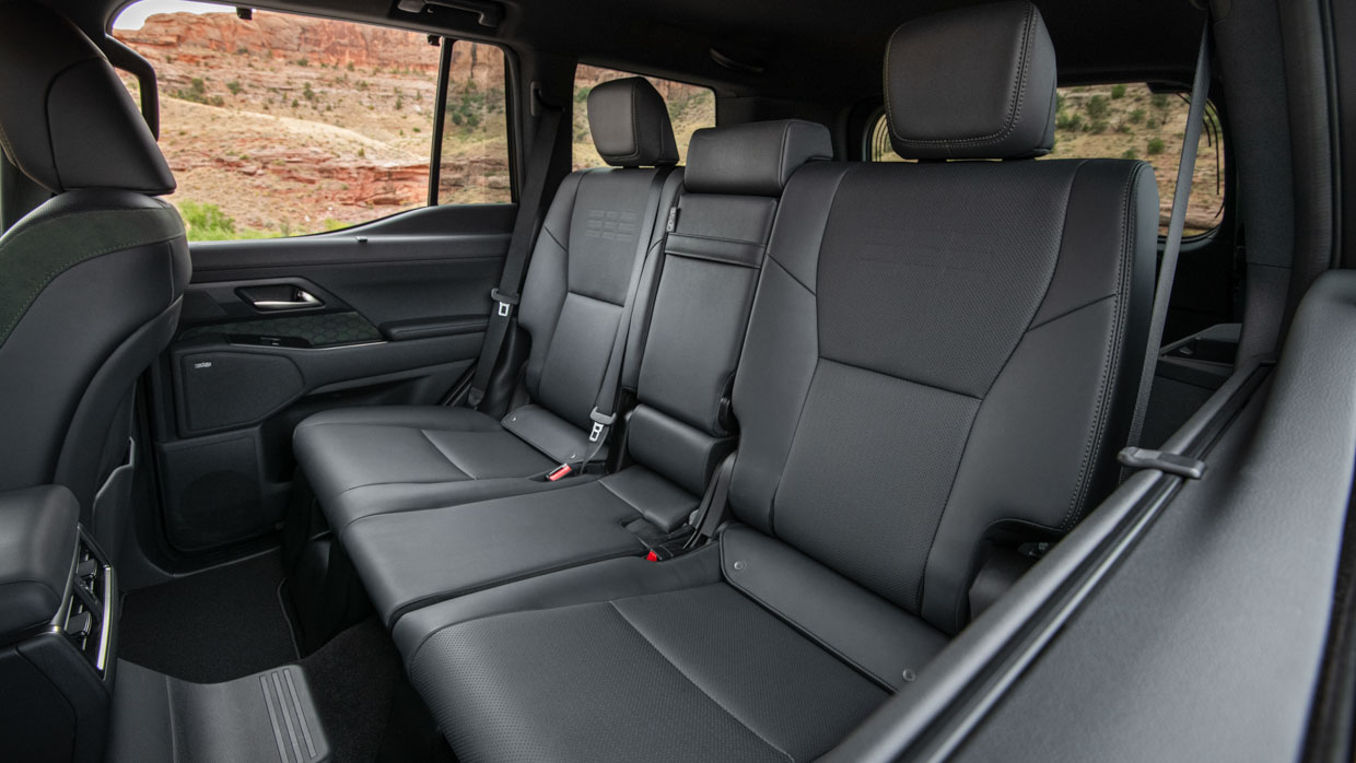 Lexus GX550 Overtrail (US) 2024 interior second row