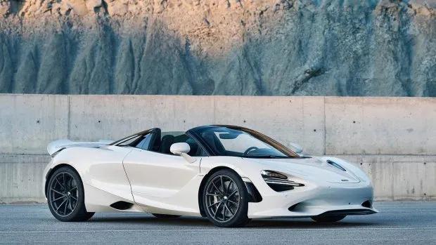 2024 McLaren 750S Spider white front 3/4 static