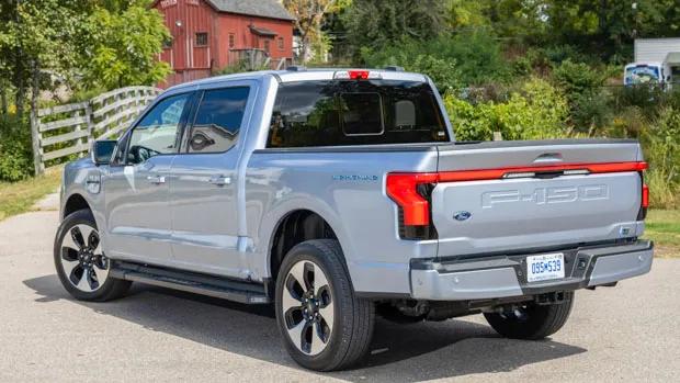 Ford F-150 Lightning 2023 Platinum ER silver