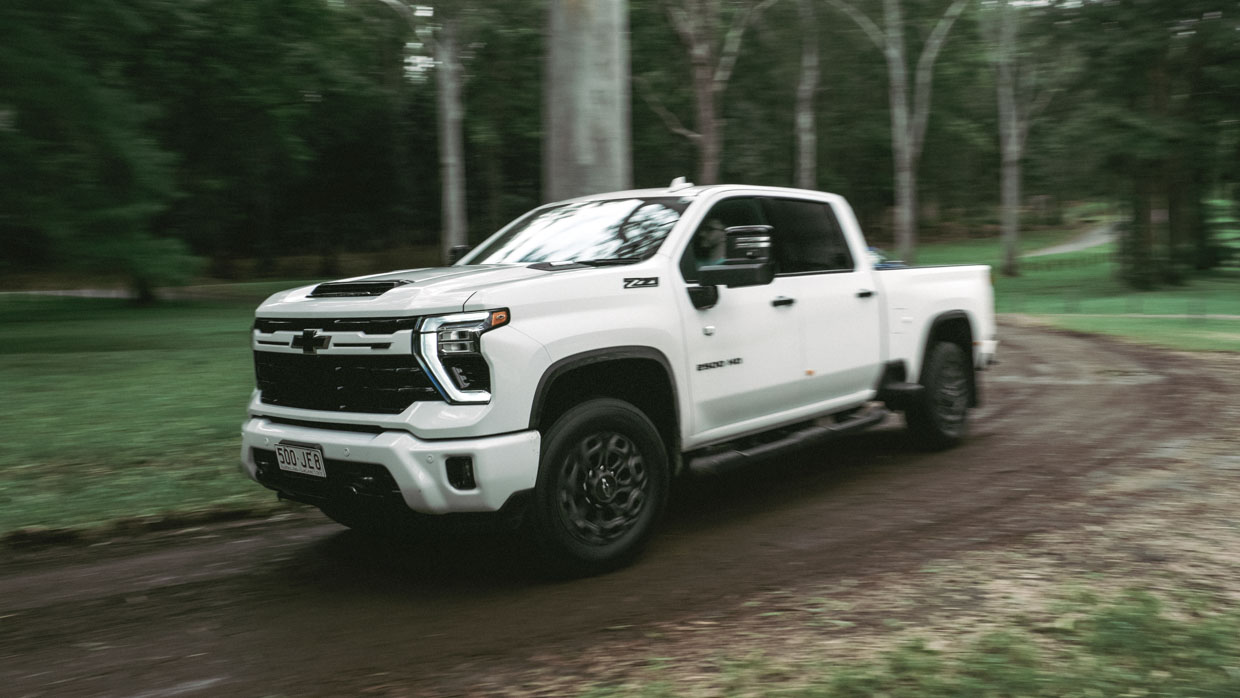Chevrolet Silverado 2500 HD 2024 front 3/4 driving