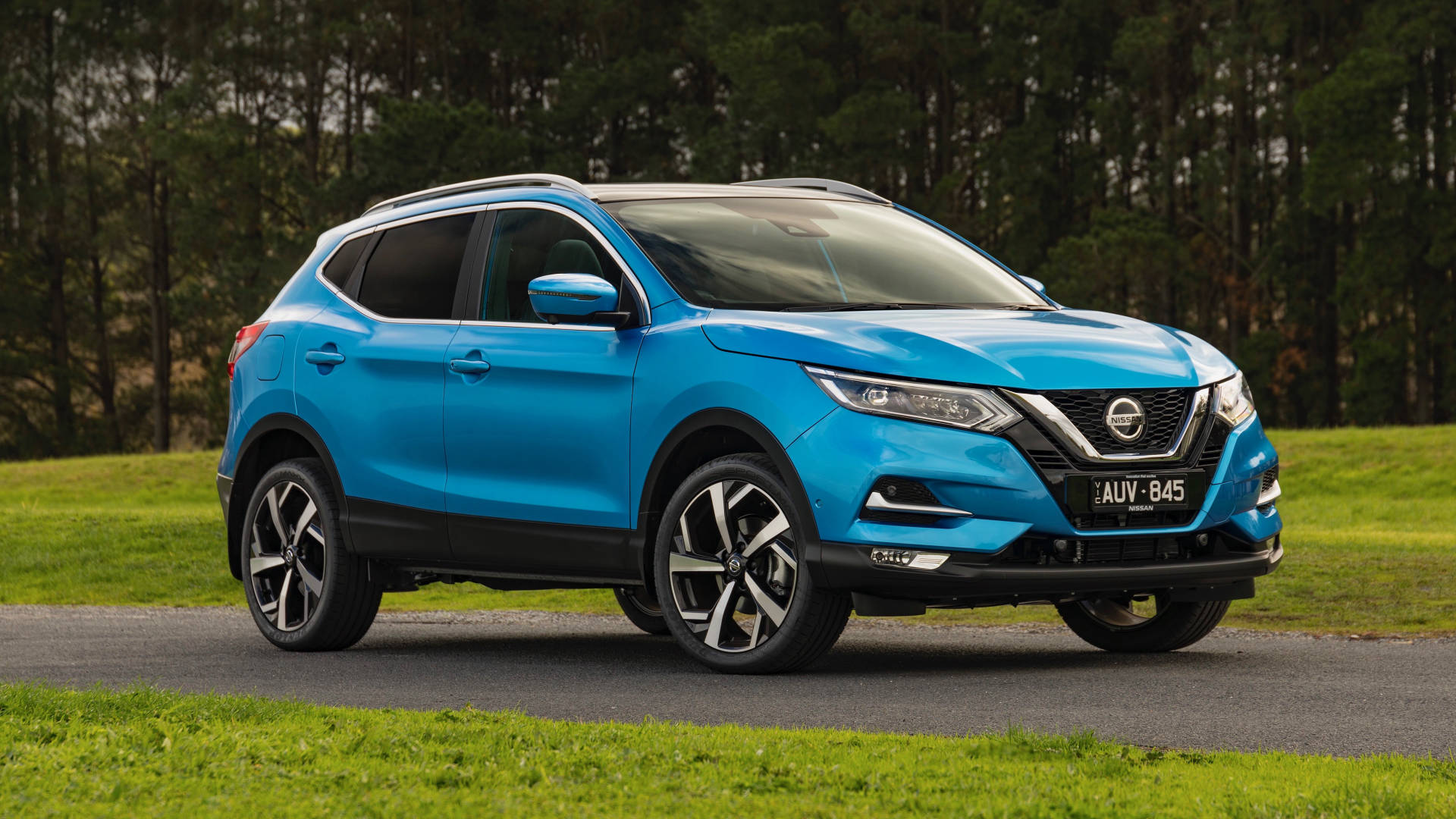 2018 Nissan Qashqai Ti blue front 3/4