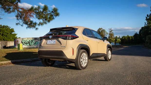 Toyota Yaris Cross GXL Hybrid AWD 2022 rear 3/4 street