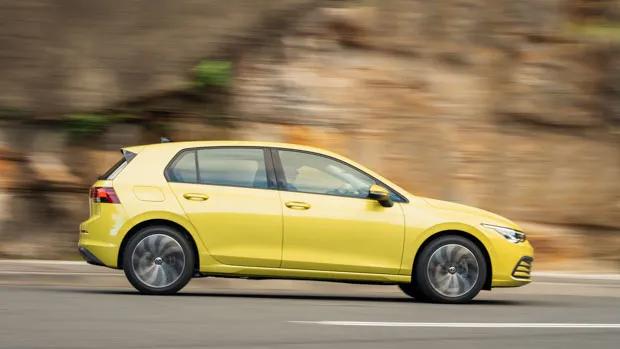 Volkswagen Golf Life 2021 Mk 8 Pomelo Yellow side profile