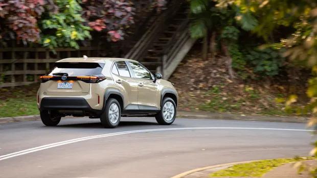 Toyota Yaris Cross GXL Hybrid AWD 2022 rear 3/4 driving
