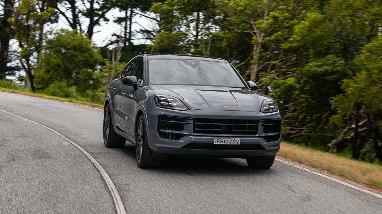 Porsche Cayenne S coupe 2024 driving
