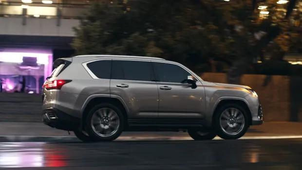 Lexus LX 2022 side profile street