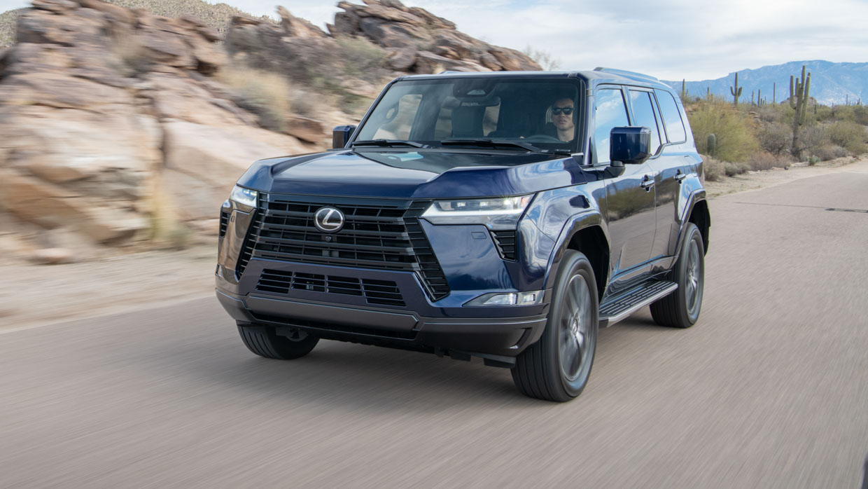 Lexus GX550 Premium (US) 2024 driving front 2