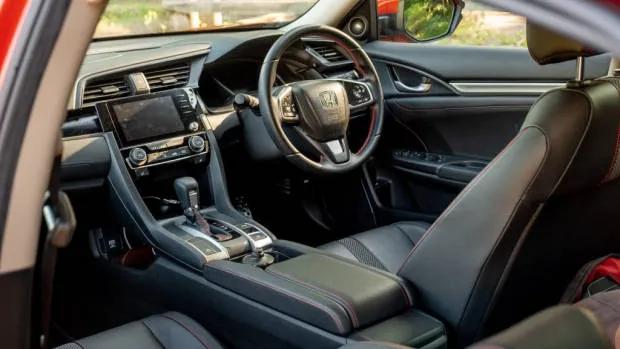 2020 Honda Civic sedan leather cabin