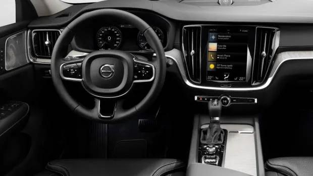 2019 Volvo V60 Cross Country dashboard