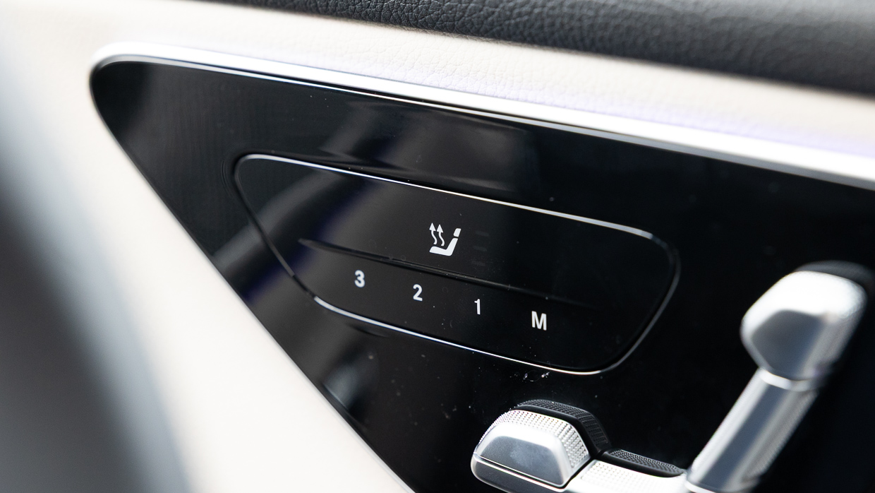 Mercedes-Benz GLC 200 2025 interior seat switches