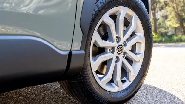 Toyota Corolla Cross GXL AWD hybrid 2023 wheel