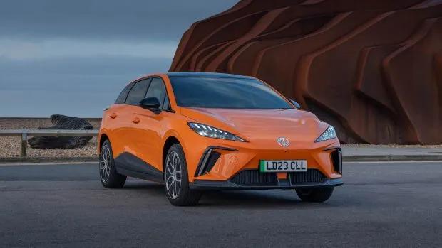 2023 MG4 orange front 3/4 static