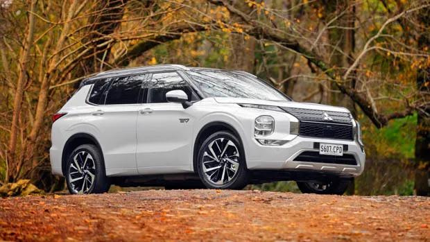 Mitsubishi Outlander PHEV 2023: reversing AEB now standard, prices up by $1500 on some grades