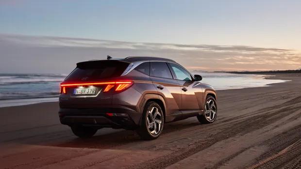 Hyundai Tucson 2021 brown beach