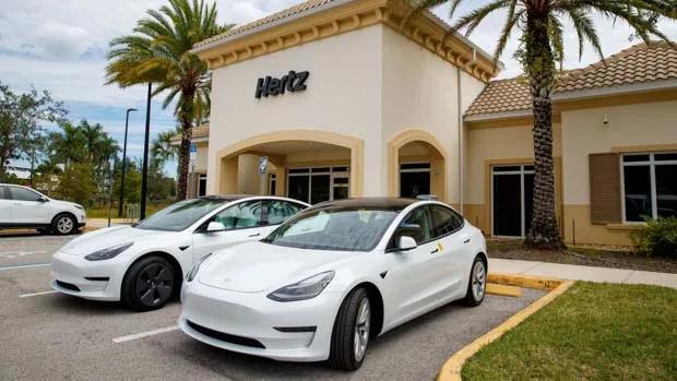 Tesla Model 3 Hertz duo