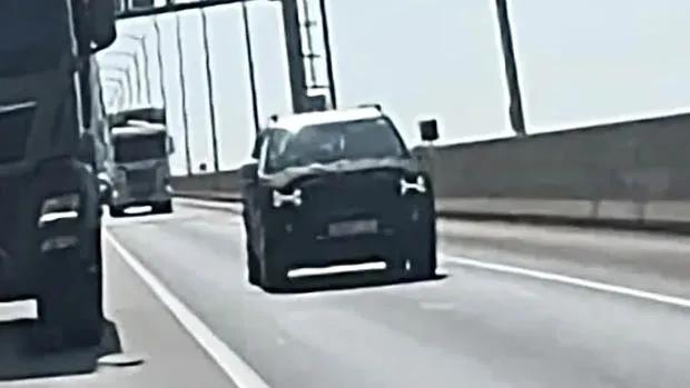 Hyundai Santa Fe 2023: bold H-pattern LED headlights revealed!
