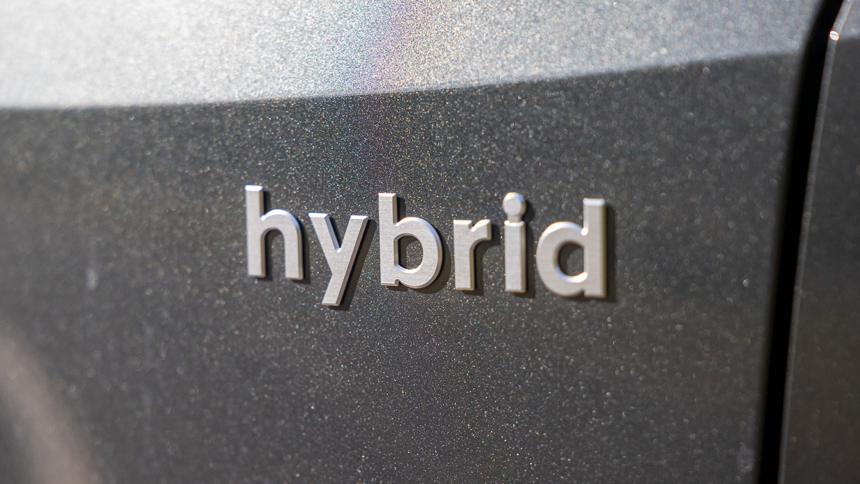 Hyundai Tucson Premium Hybrid 2024 badge