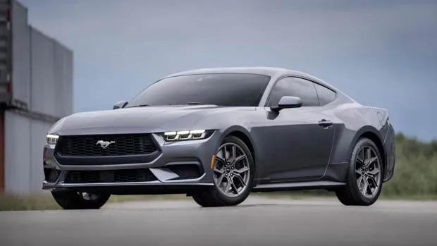 Ford Mustang 2023 silver front 3/4