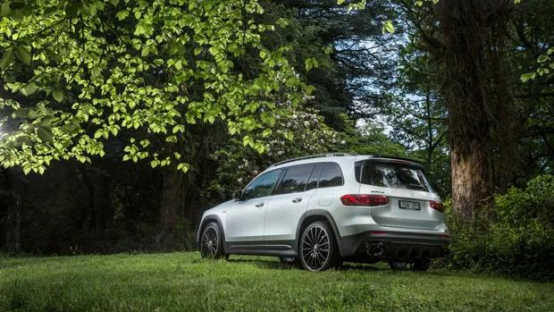 Mercedes-AMG GLB 35 2021 silver rear end