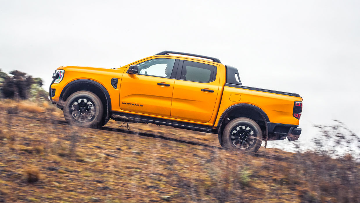 Ford Ranger Wildtrak X 2023 side climbing